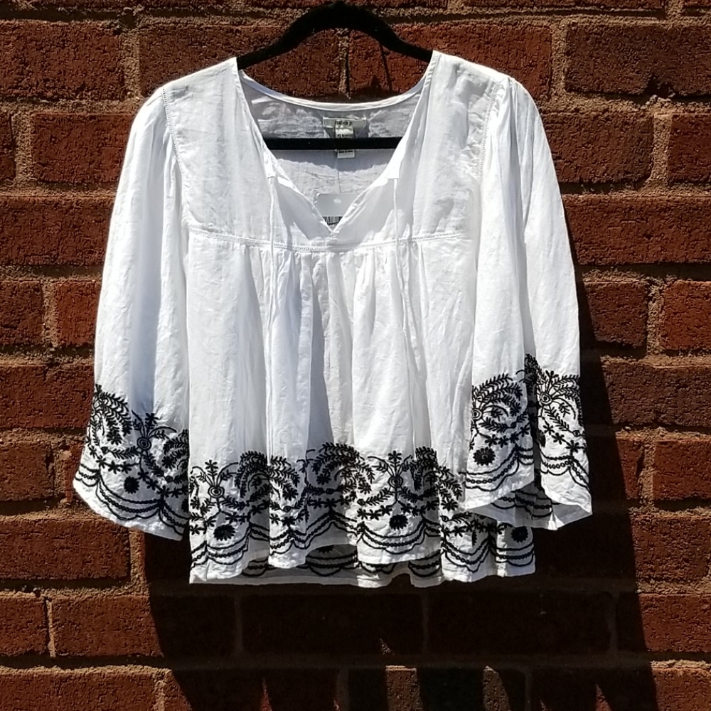 NWT Forever 21 Peasant Top Embroidered Detail
